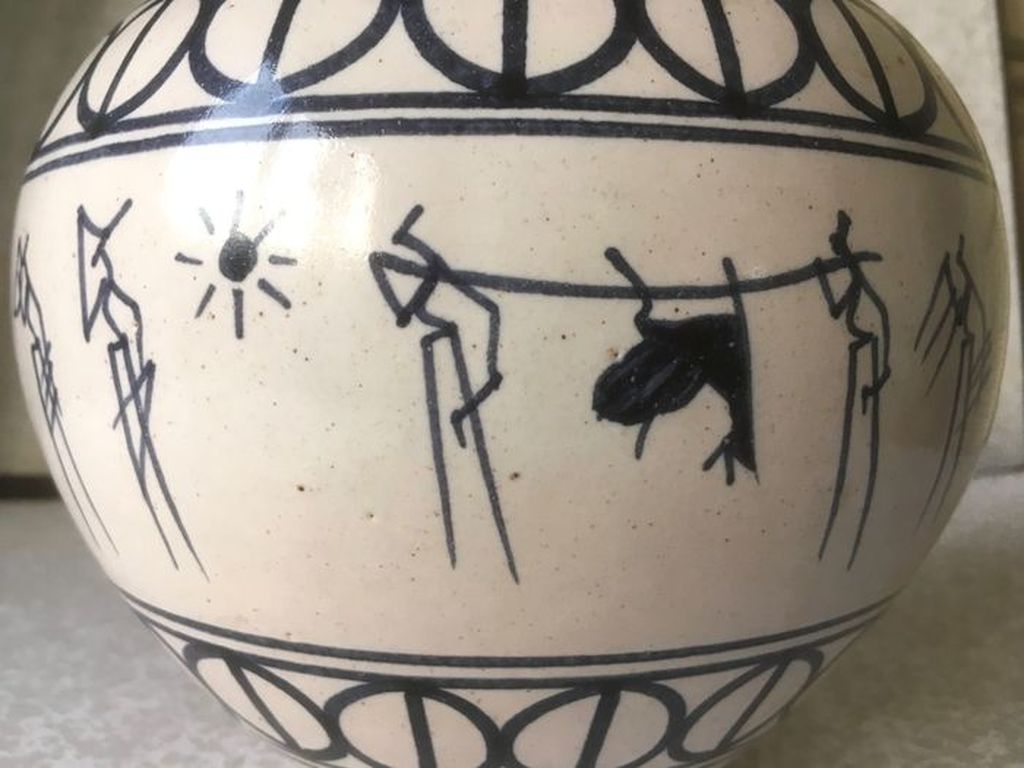 Witte vaas met stilistisch jagers decor - Mid Century modern - gemerkt kopen? Bied vanaf 14!