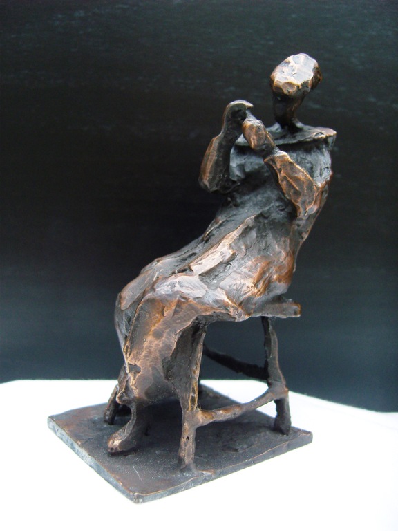 Zeer fraai bronsje van handwerkende vrouw. kopen? Bied vanaf 40!