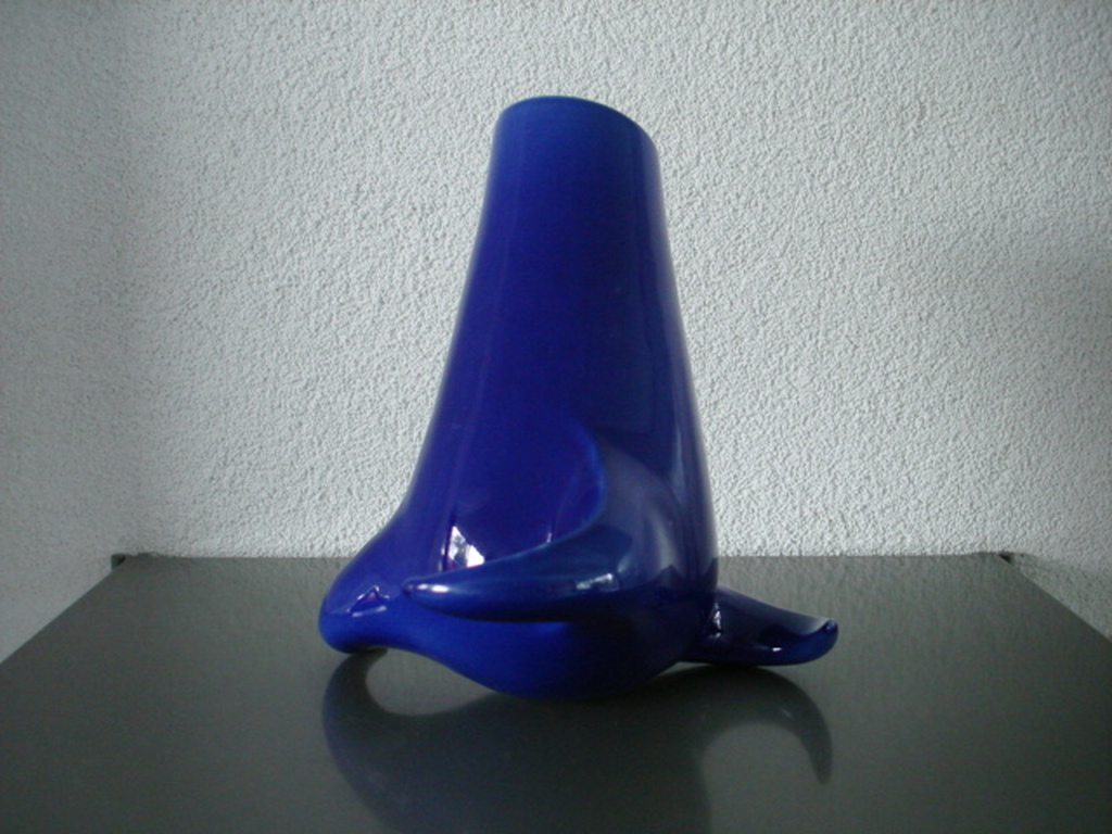  Kunstenaar met initialen MW: porseleinen kantelvaas kopen? Bied vanaf 16!