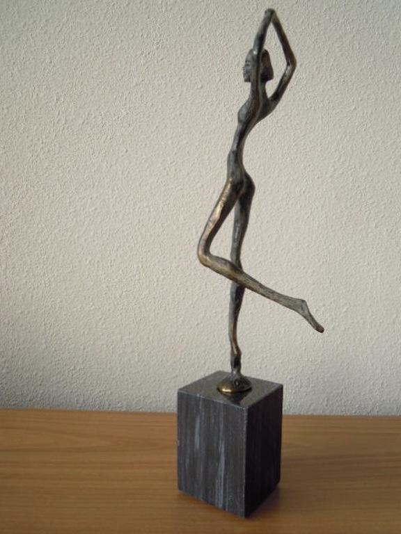 Bronzen beeld naakte dame - Corry Ammerlaan - 30 cm hoog   kopen? Bied vanaf 35!