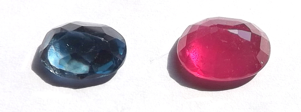 London Blue Topaz van 2.41 kt + Blood Red Ruby van 2.74 kt - gecertificeerd kopen? Bied vanaf 1!