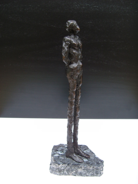 Hennie Froeling: Ingetogen fraai bronzen beeldje. kopen? Bied vanaf 125!