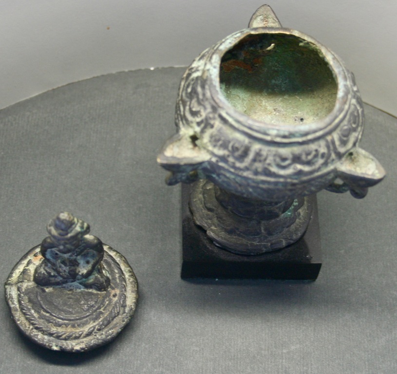 Drie bronzen beeldjes kopen? Bied vanaf 40!