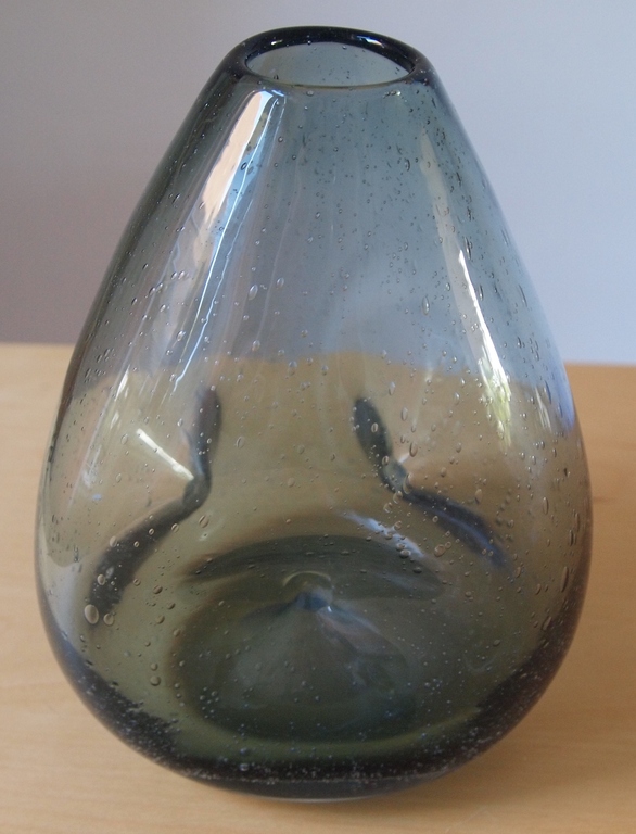 Retro Blauw-grijze glazen 'controlled bubble & pinch' vaas kopen? Bied vanaf 1!