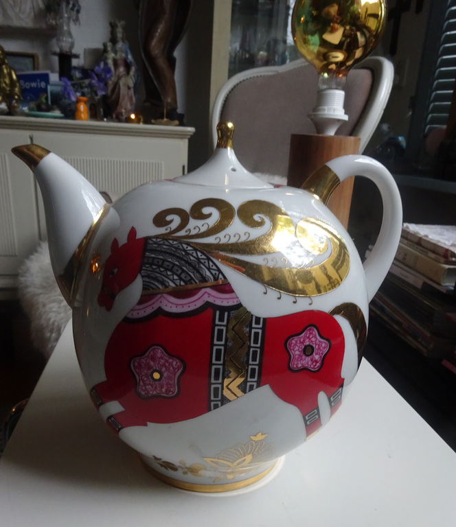 Lovosonov Rusland: grote porseleine theepot - Red Horses- 22krt goud gedecoreerd kopen? Bied vanaf 95!