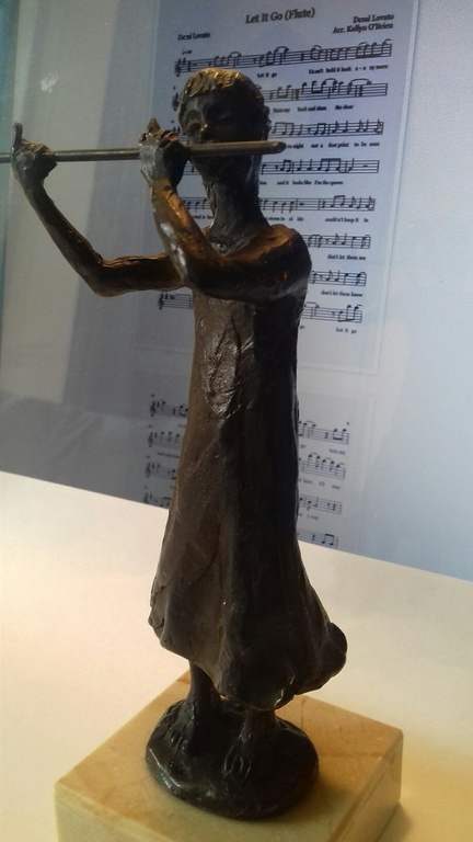 Verbronsde sculptuur op marmeren sokkel ** EEN VROLIJKE NOOT ** kopen? Bied vanaf 26!