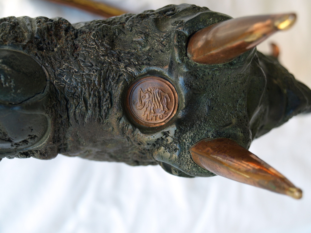 Emanuel Litos â�� Beeld van koper en kunsthars - Antiloop â�� ca 1965 kopen? Bied vanaf 95!