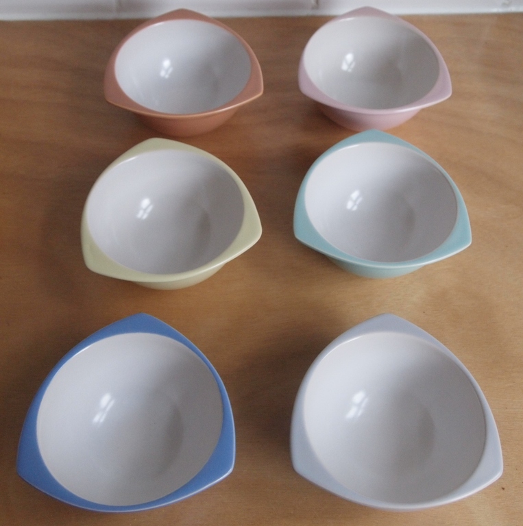 Fokke Hamming voor Potterie De Driehoek Huizen - 6 pastelkleurige soepkommen mod kopen? Bied vanaf 20!