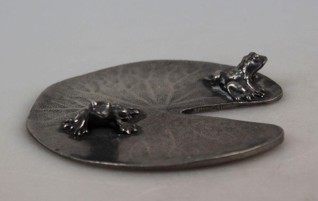 Tinnen waterlelieblad met 2 kikkers kopen? Bied vanaf 22!