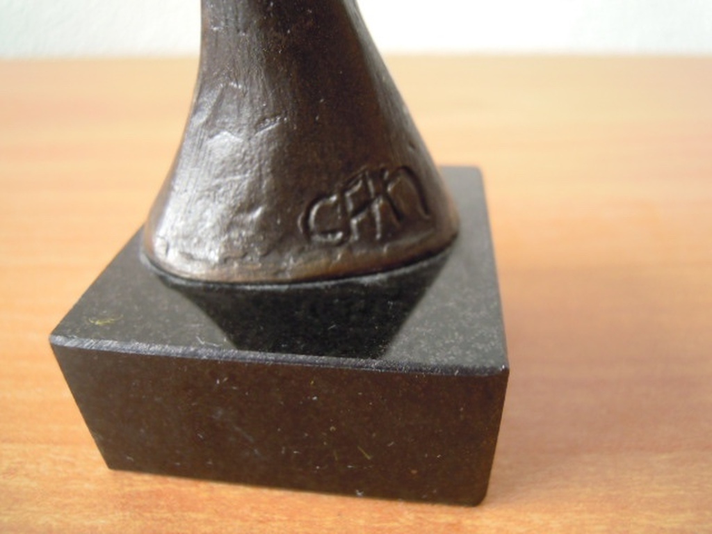 Beeldje van CORRY AMMERLAAN 22 cm hoog = gesigneerd. kopen? Bied vanaf 20!