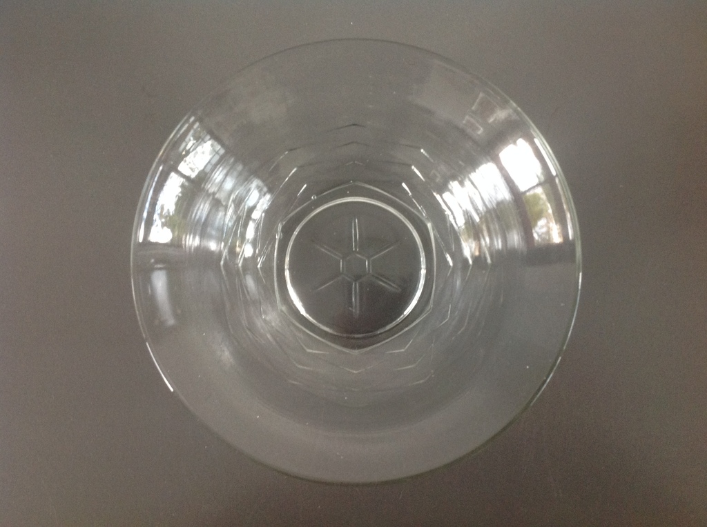 A.D. COPIER: twee glazen schalen, servies Pijnappel kopen? Bied vanaf 12!