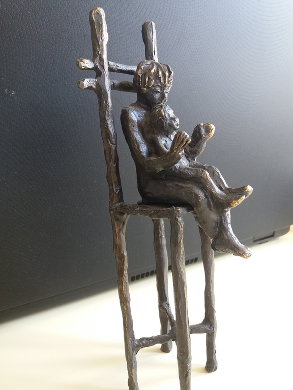 BRONS BEELD VAN ASTRID VELDHUYSEN KOPPEN MOEDER MET KIND 21 X 6 CM GROOT . kopen? Bied vanaf 40!