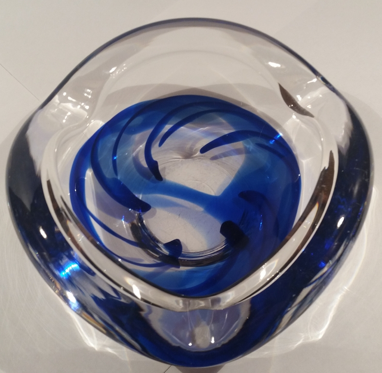 Max Verboeket asbak glas met blauwe slingers. Kristalunie Maastricht kopen? Bied vanaf 1!