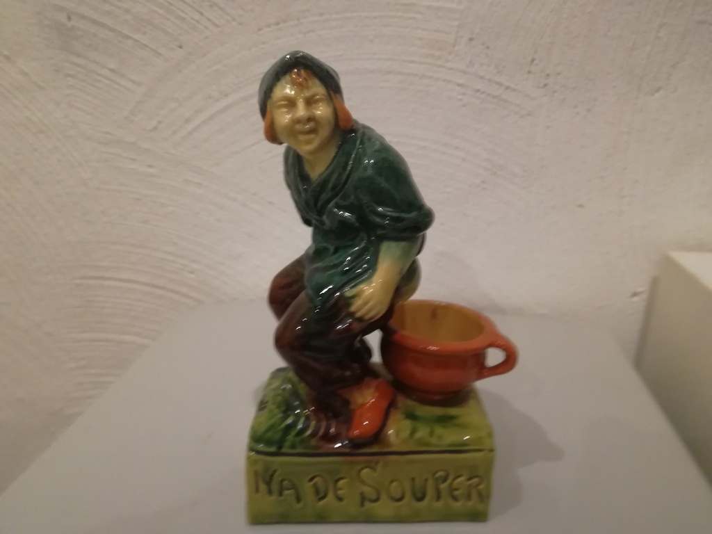 porceleinen postuur jaren '60 - onbekend kunstenaar - de poeper kopen? Bied vanaf 10!