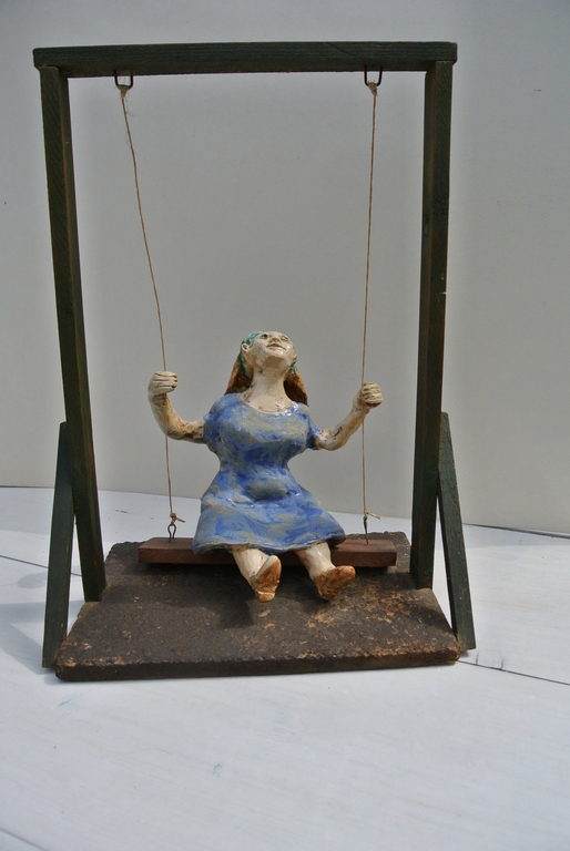 HARM KAMERLINGH ONNES. Keramiek. Meisje op schommel. MUSEUMSTUK kopen? Bied vanaf 1650!