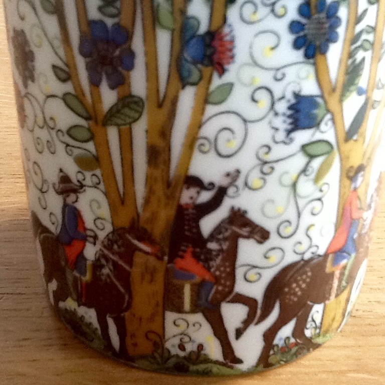 Kurt Hammer, mokje met ruiters en florale motieven kopen? Bied vanaf 1!