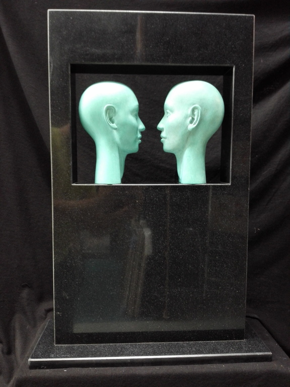 Eric Couzy, beeld, marmer met brons, Titel: Together verkocht voor € 250!