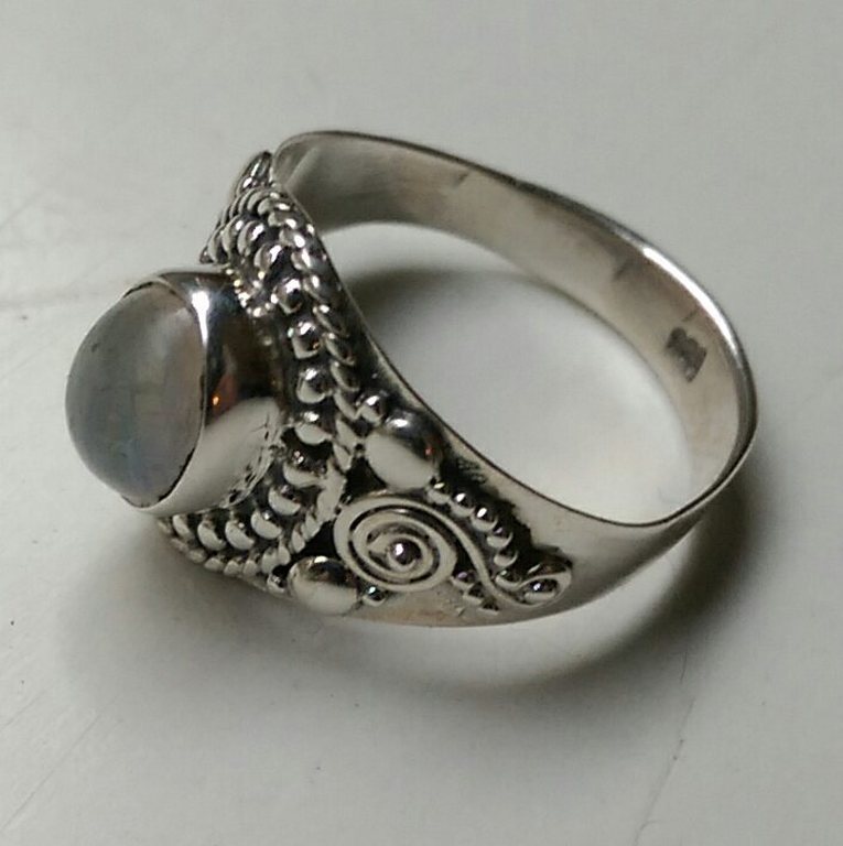Zilveren ring met maansteen  kopen? Bied vanaf 11!