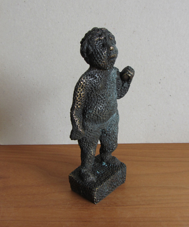 Carolein Smit - Carolein Smit, bronzen beeldje kind met bal kopen? Bied vanaf 350!