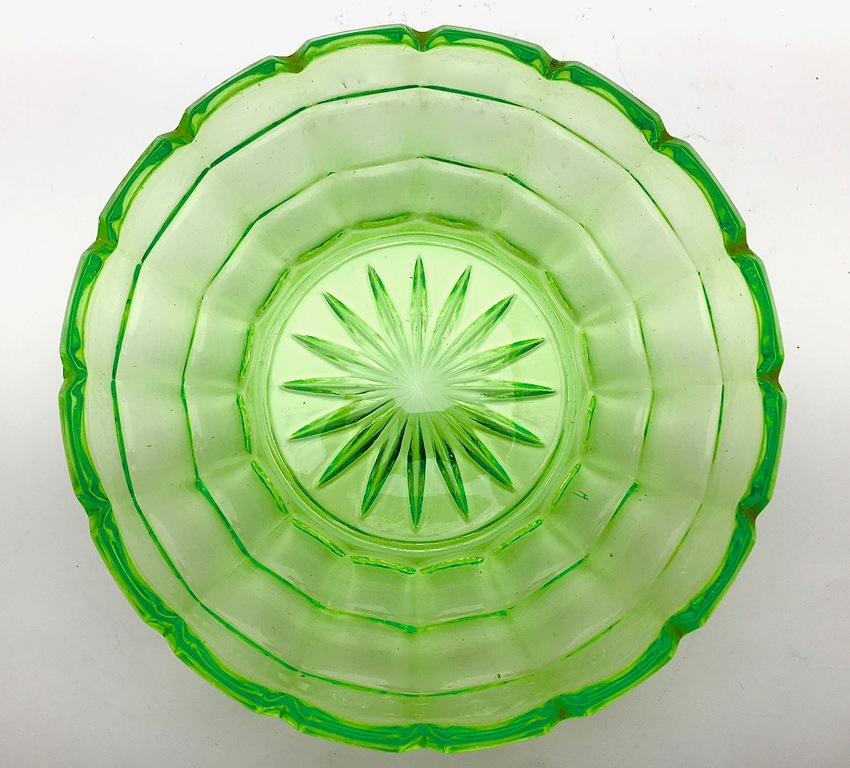 Leerdam glas - Grote annagroene Uranium schaal uit de H2 Collectie -1935 kopen? Bied vanaf 1!