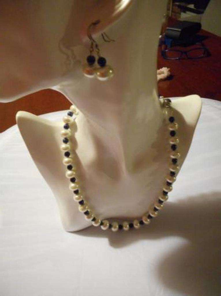 Ketting en oorbellen lapis en gekweekte parel kopen? Bied vanaf 1!