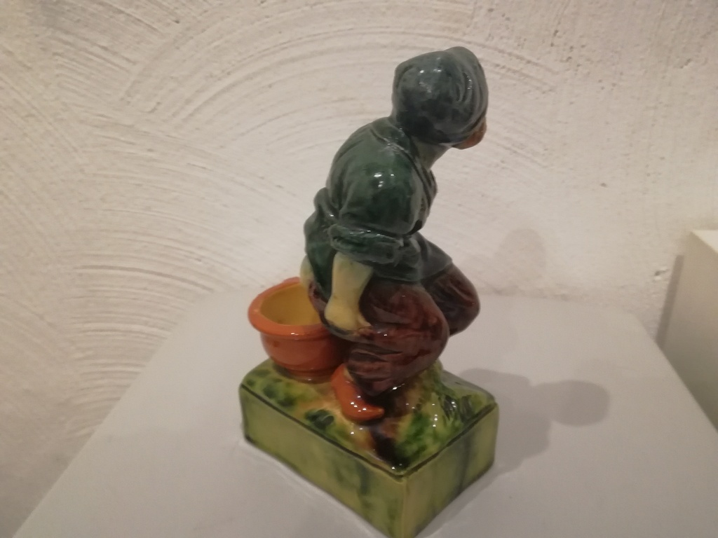 porceleinen postuur jaren '60 - onbekend kunstenaar - de poeper kopen? Bied vanaf 10!