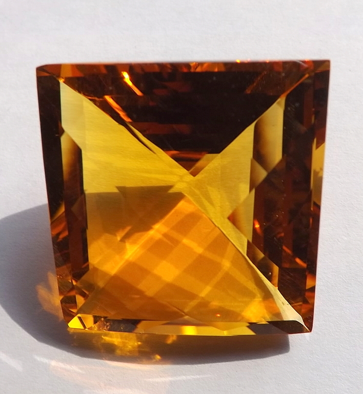 Natuurlijke “Square Checker Cut” Golden Citrine van 78.50 karaat kopen? Bied vanaf 1!