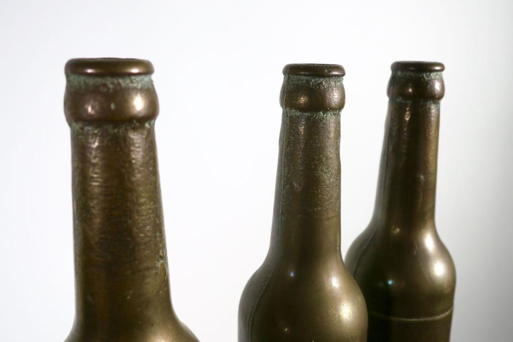 Robert Hamelijnck: 3 Bronzen flesjes op houten constructie, DAB kopen? Bied vanaf 100!