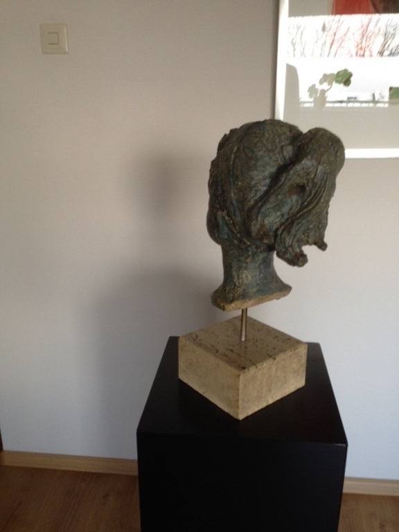 Handgemaakt groot beeld van jonge vrouw - gesigneerd met KB'62 - 45 cm hoog. kopen? Bied vanaf 85!