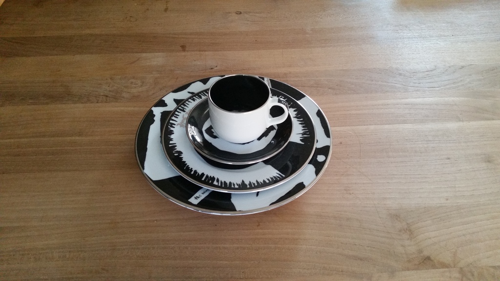 Servies ( 1988 nr 118 )  tekening ontworpen door Marlene Dumas  kopen? Bied vanaf 700!