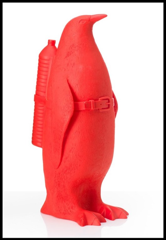 William Sweetlove: Gerecycled plastic, Penguin met waterfles rood kopen? Bied vanaf 220!