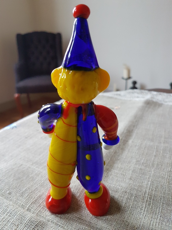 Clown in multicolor glas kopen? Bied vanaf 4!