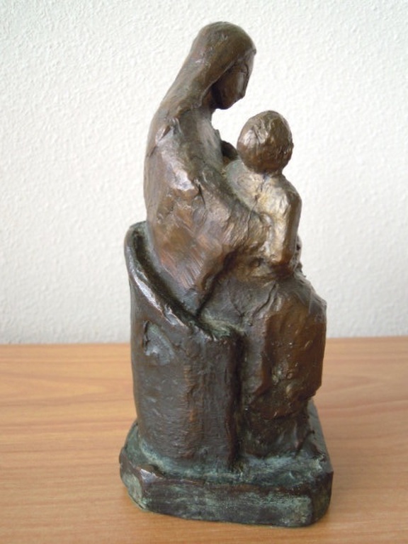 Prachtig bronzen beeld MARIA MET KIND OP SCHOOT. kopen? Bied vanaf 85!