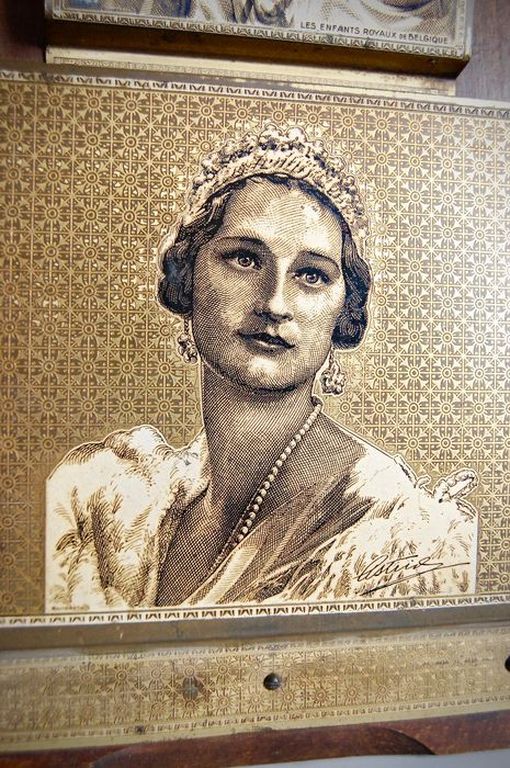 Art Deco Couranten houder - koningin Astrid en kinderen België - ca. 1935 kopen? Bied vanaf 14!
