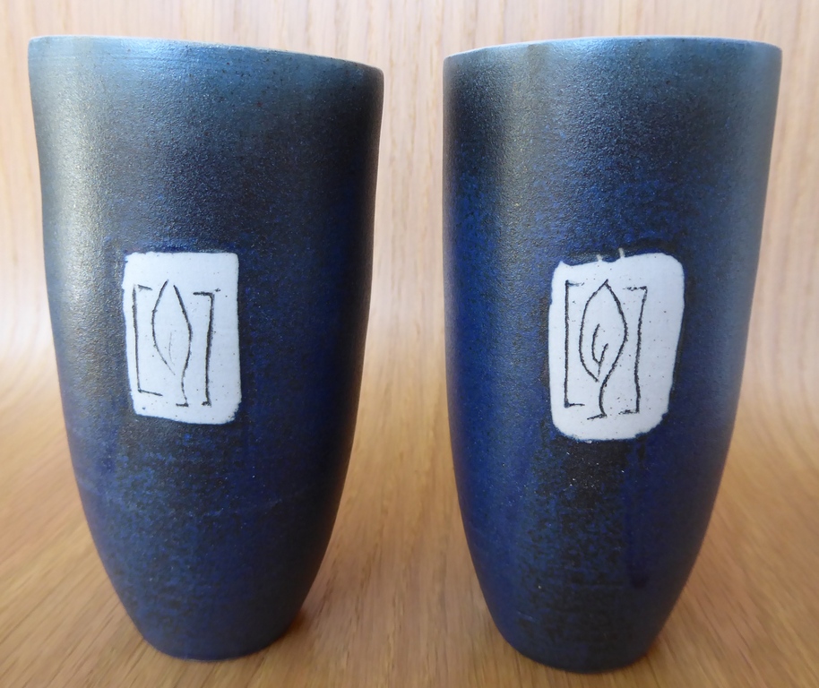 twee vaasjes met poezenmotief kopen? Bied vanaf 30!