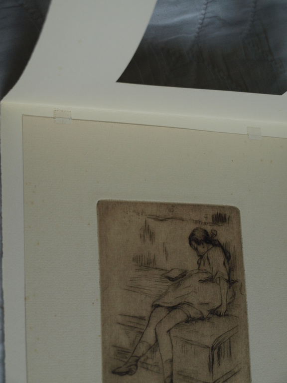 Henriette de Vries (1867-1942) : Ets – Lezend meisje – gesigneerd – ca 1920 kopen? Bied vanaf 1!