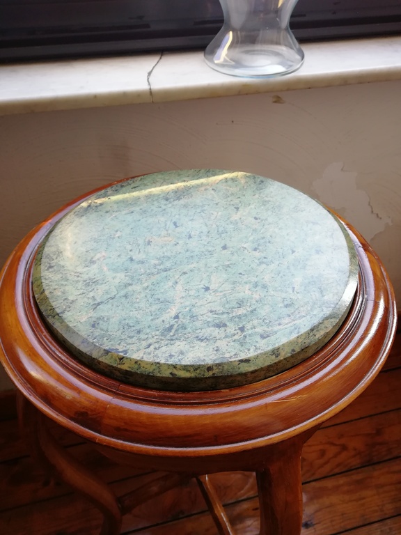 prachtig rustiek massief houten bijzet tafel met marmeren blad kopen? Bied vanaf 50!