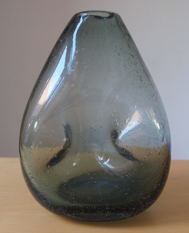 Retro Blauw-grijze glazen 'controlled bubble & pinch' vaas kopen? Bied vanaf 1!