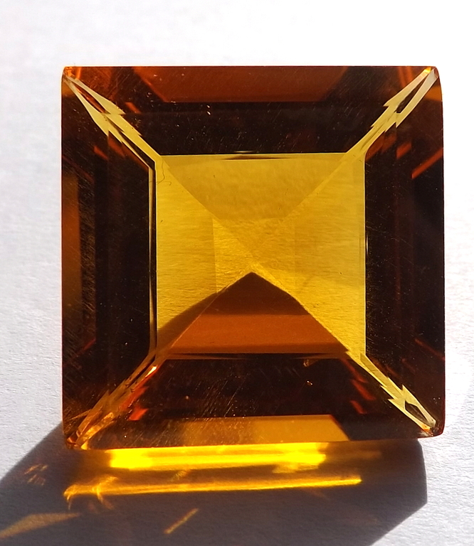 Natuurlijke “Square Checker Cut” Golden Citrine van 33.40 karaat kopen? Bied vanaf 1!