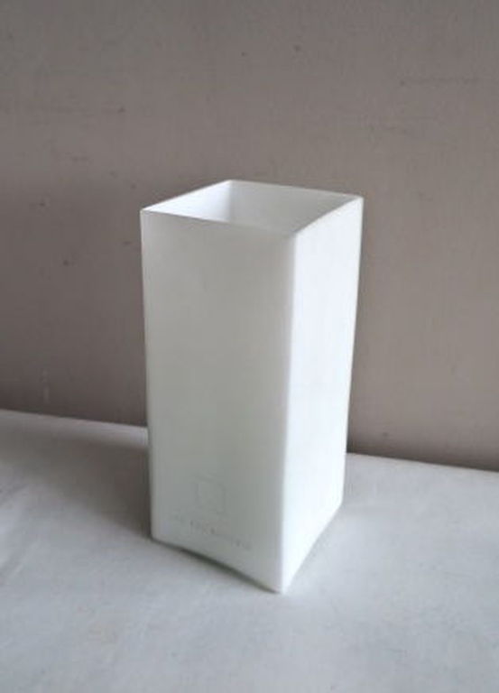 Jan des Bouvrie e.a. - Twee melkglazen tafellampen / - strak design kopen? Bied vanaf 1!