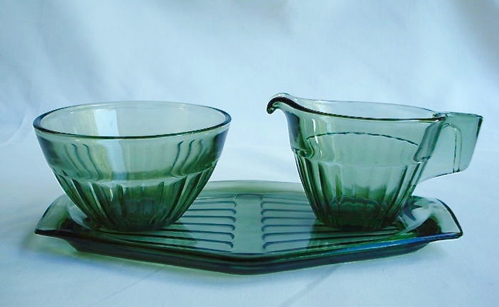 A.D. Copier art deco melk en suiker 'roomstel' op vlinder schotel - 1939 kopen? Bied vanaf 19!