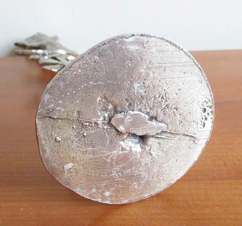 Corrie Ammerlaan-van Niekerk: kandelaar met figuratieve voorstellingen kopen? Bied vanaf 20!