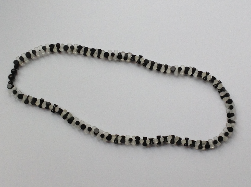 Ketting, hars gerecycled   ontwerp Carlos Sobral  BraziliÃ« kopen? Bied vanaf 45!