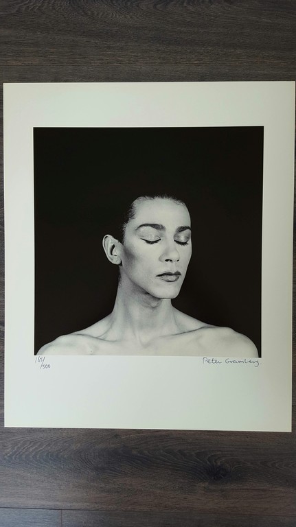 Peter Gramberg: gesigneerde fotoprint, Richenel kopen? Bied vanaf 50!