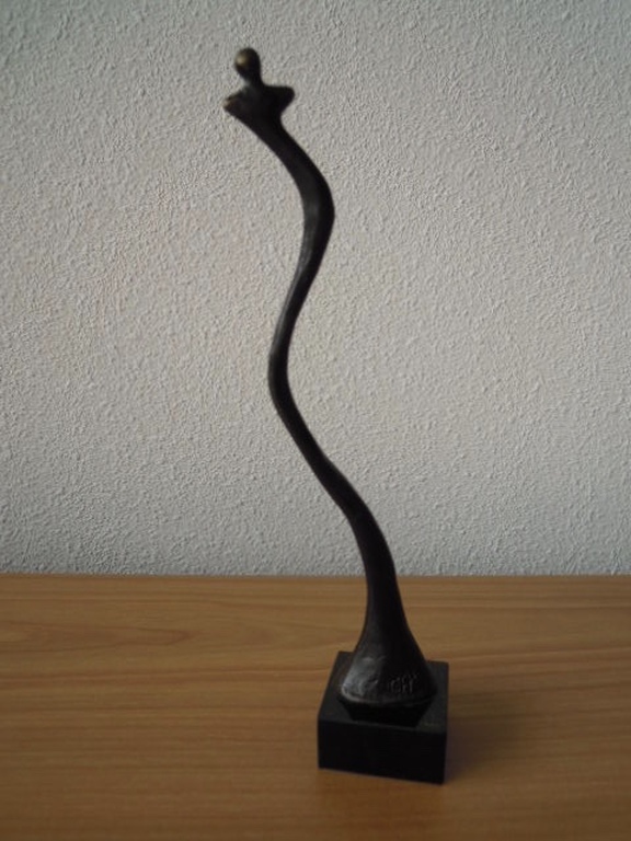 Beeldje van CORRY AMMERLAAN 22 cm hoog = gesigneerd. kopen? Bied vanaf 20!