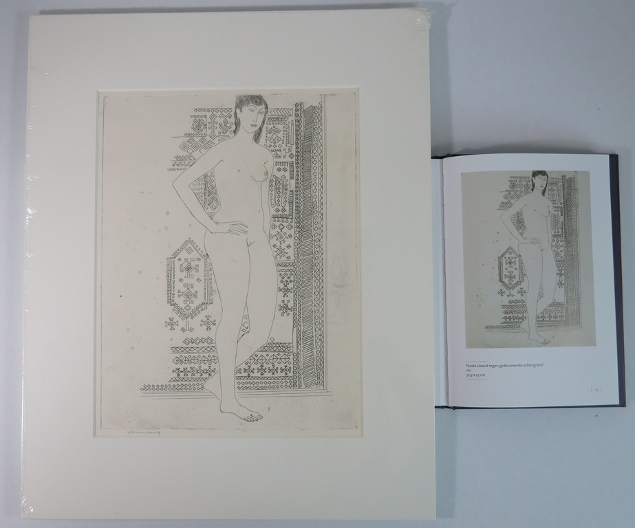 Theo Beerendonk: Ets, Naakt staand tegen gedecoreerde achtergrond, incl. boek kopen? Bied vanaf 100!