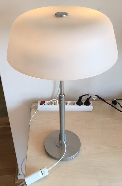 Onbekende designer - Metalen Mushroom tafellamp met gesatineerd glazen kap kopen? Bied vanaf 48!