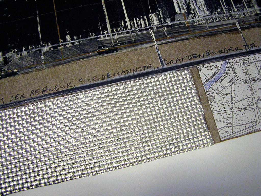 CHRISTO, Wrapped Reichstag, Berlin '94 met zilverfolie-sample kopen? Bied vanaf 79!