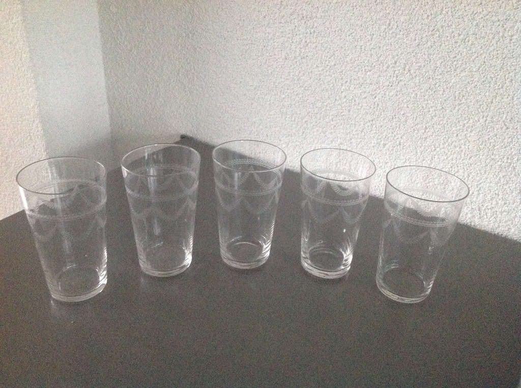 Leerdam: Acht waterglazen met guillocheer-rand kopen? Bied vanaf 18!