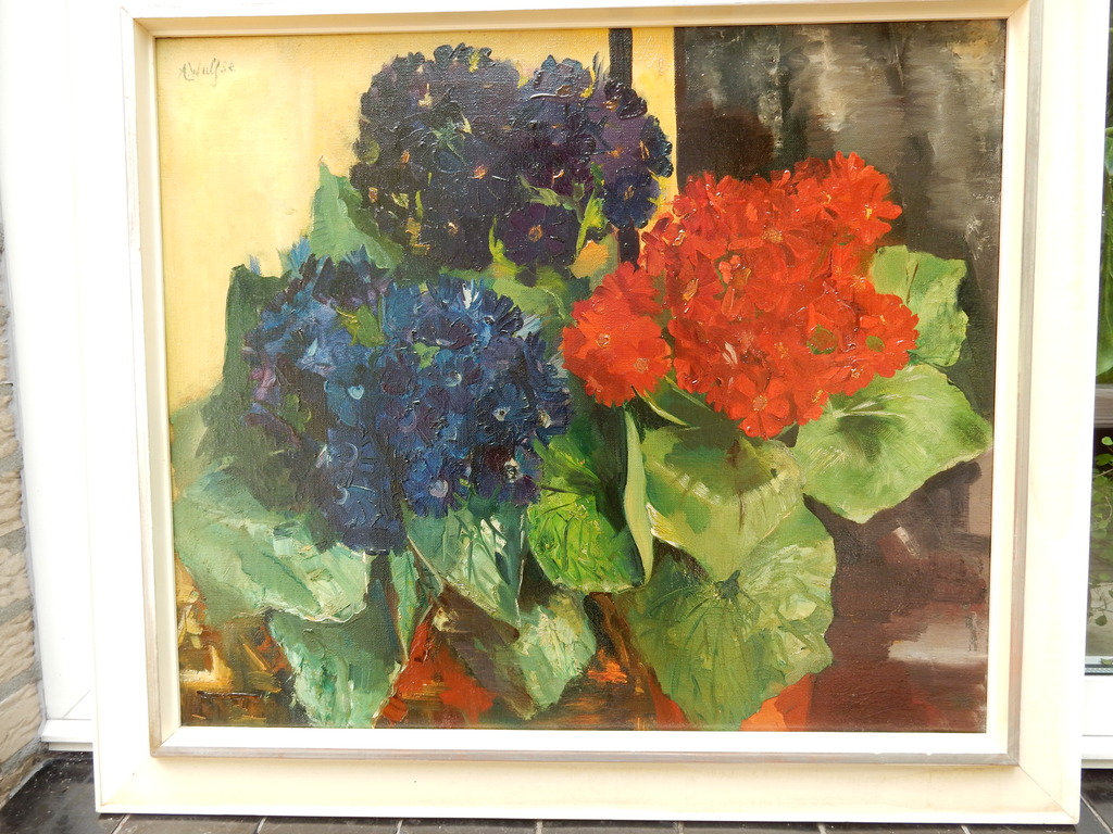 Gonda  Wulfse, 1896-1979, stilleven, bloemen, prachtig van kleur, dik opgebracht verkocht voor € 75!